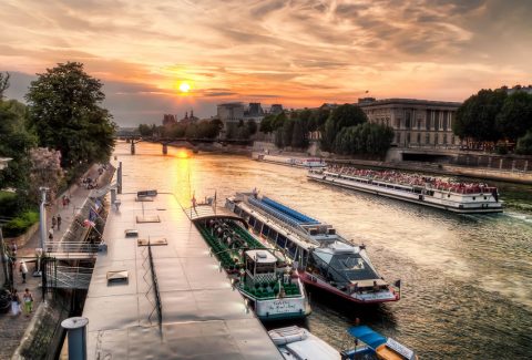Bateaux Mouches Late Evening Seine River Dinner Cruise With Live Music